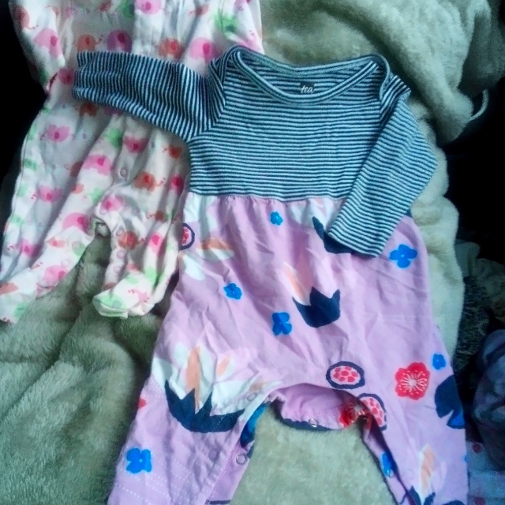 Set of 2 pyjamas for baby girl size 0-3 months, by Tea and Baby Grand